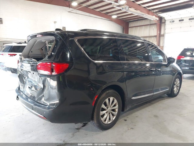 45848858 :رقم المزاد ، 2C4RC1BG3HR688155 vin ، 2017 Chrysler Pacifica Touring-l مزاد بيع