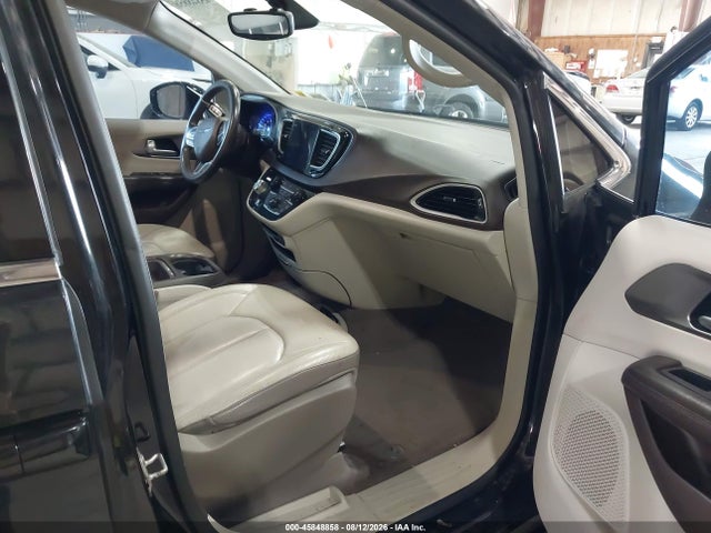 45848858 :رقم المزاد ، 2C4RC1BG3HR688155 vin ، 2017 Chrysler Pacifica Touring-l مزاد بيع