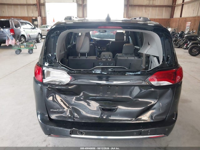 45848858 :رقم المزاد ، 2C4RC1BG3HR688155 vin ، 2017 Chrysler Pacifica Touring-l مزاد بيع