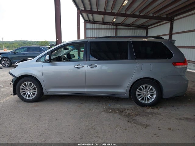 2013 Toyota Sienna Xle V6 8 Passenger მანქანა იყიდება აუქციონზე, vin: 5TDYK3DC3DS341592, აუქციონის ნომერი: 45848889
