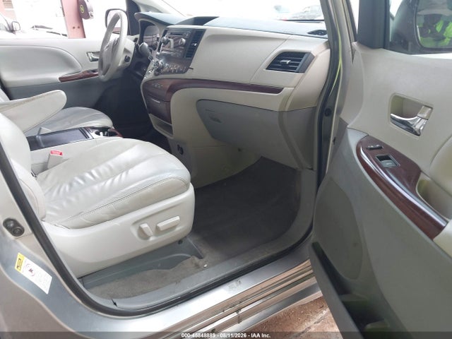 2013 Toyota Sienna Xle V6 8 Passenger მანქანა იყიდება აუქციონზე, vin: 5TDYK3DC3DS341592, აუქციონის ნომერი: 45848889