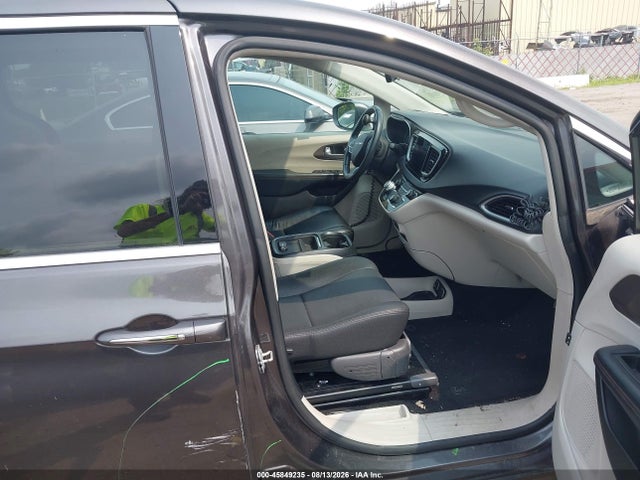 45849235 :رقم المزاد ، 2C4RC1BG0HR543946 vin ، 2017 Chrysler Pacifica Touring-l مزاد بيع