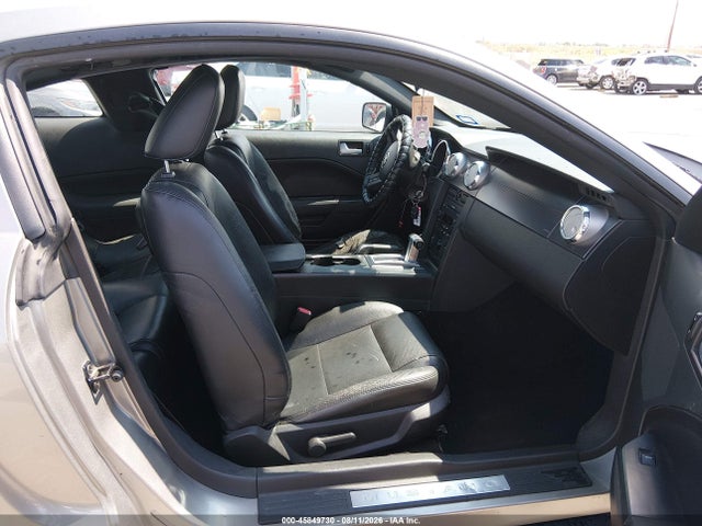 2008 Ford Mustang V6 Deluxe/v6 Premium მანქანა იყიდება აუქციონზე, vin: 1ZVHT80N985153945, აუქციონის ნომერი: 45849730