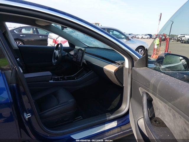 45849764 :رقم المزاد ، 5YJ3E1EA6JF007365 vin ، 2018 Tesla Model 3 Long Range/mid Range مزاد بيع
