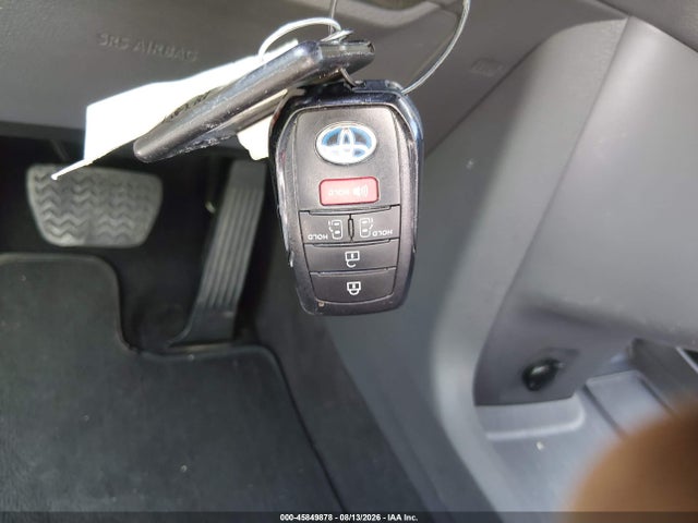 Toyota SIENNA LE 2024 5TDKRKECXRS201864 Image 11