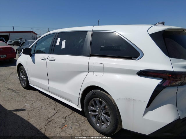 Toyota SIENNA LE 2024 5TDKRKECXRS201864 Image 14