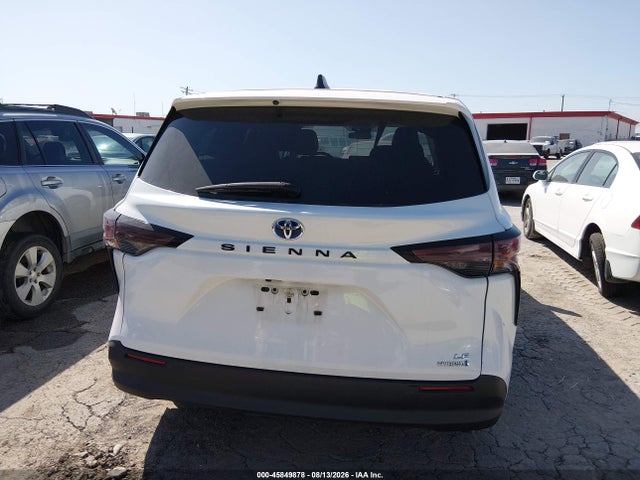 Toyota SIENNA LE 2024 5TDKRKECXRS201864 Image 16