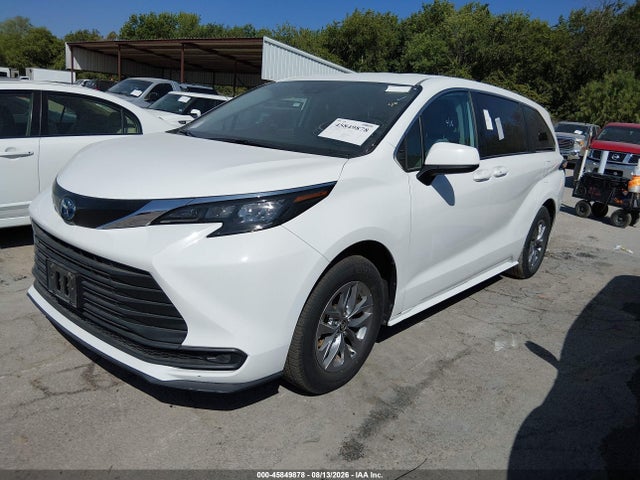 Toyota SIENNA LE 2024 5TDKRKECXRS201864 Image 2
