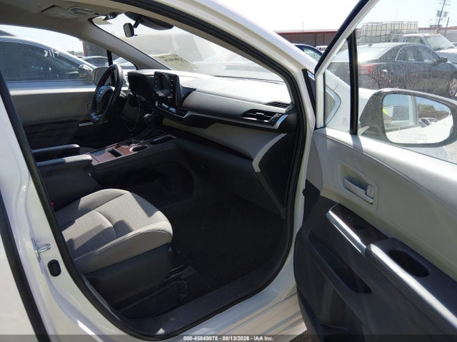 Toyota SIENNA LE 2024 5TDKRKECXRS201864 Image 5