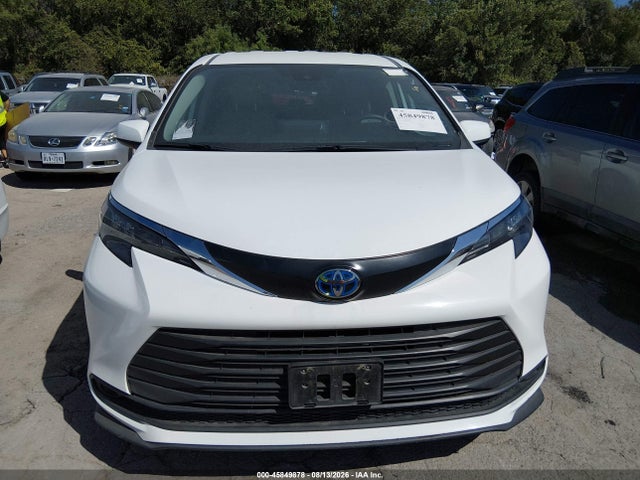 Toyota SIENNA LE 2024 5TDKRKECXRS201864 Image 6