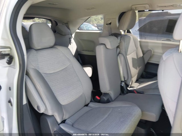 Toyota SIENNA LE 2024 5TDKRKECXRS201864 Image 8
