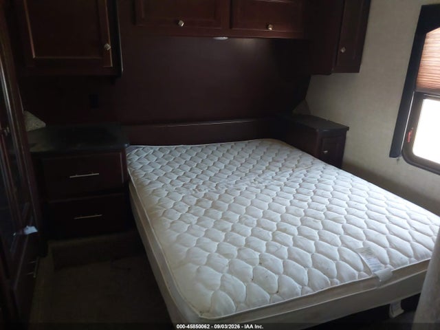 45850062 :رقم المزاد ، 5SFCG362XFE291151 vin ، 2015 Heartland 36' Road Warrior 5th Wheel مزاد بيع