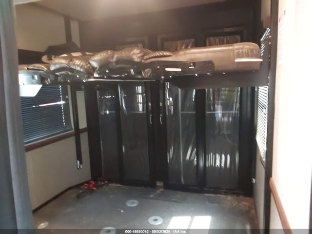 45850062 :رقم المزاد ، 5SFCG362XFE291151 vin ، 2015 Heartland 36' Road Warrior 5th Wheel مزاد بيع