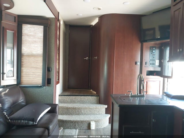 45850062 :رقم المزاد ، 5SFCG362XFE291151 vin ، 2015 Heartland 36' Road Warrior 5th Wheel مزاد بيع