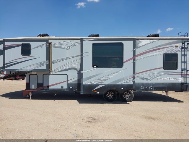 45850062 :رقم المزاد ، 5SFCG362XFE291151 vin ، 2015 Heartland 36' Road Warrior 5th Wheel مزاد بيع