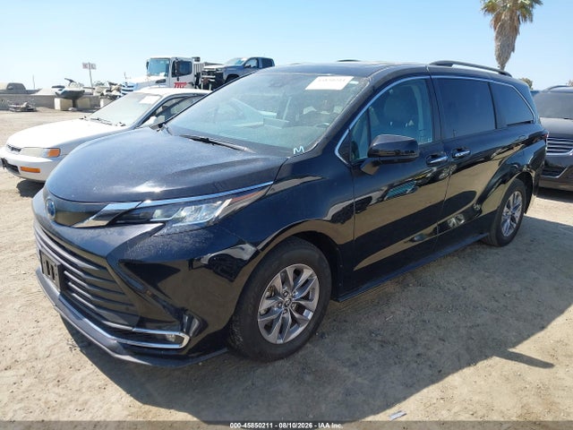 Toyota SIENNA XLE 2023 5TDYRKEC9PS174065 Image 2