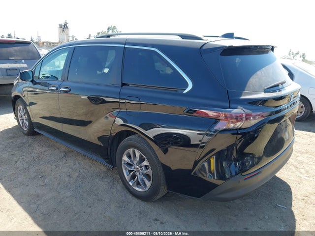 Toyota SIENNA XLE 2023 5TDYRKEC9PS174065 Image 3