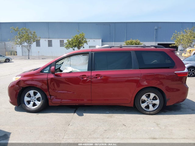 5TDKK3DC0FS671702 Toyota Sienna Le 8 Passenger