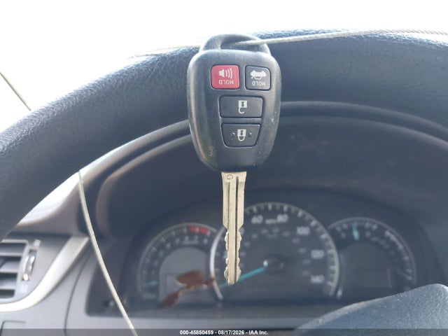 45850459 :رقم المزاد ، 4T1BF1FK4EU313389 vin ، 2014 Toyota Camry Le مزاد بيع