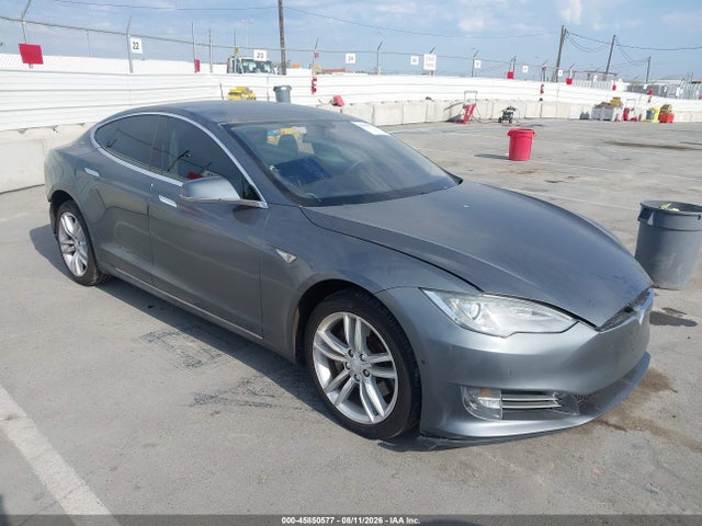 2013 Tesla Model S მანქანა იყიდება აუქციონზე, vin: 5YJSA1CG1DFP27255, აუქციონის ნომერი: 45850577