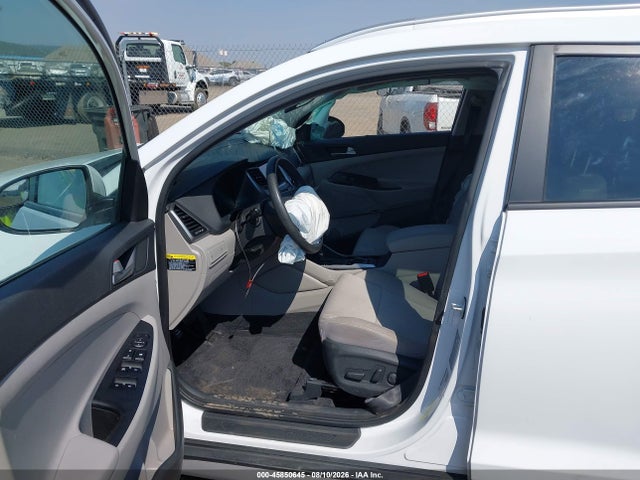 KM8J3CA41JU709363 Hyundai TUCSON SEL