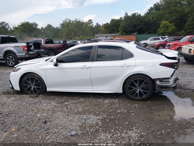 45850746 :رقم المزاد ، 4T1T11AK9NU658606 vin ، 2022 Toyota Camry Se مزاد بيع
