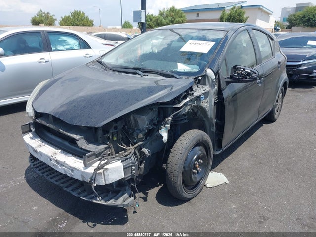 Toyota Prius C Four 2018 JTDKDTB32J1605266 Image 2