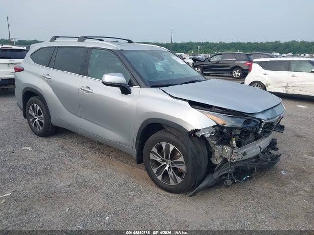 45850785 :رقم المزاد ، 5TDGZRBHXNS565940 vin ، 2022 Toyota Highlander Xle مزاد بيع