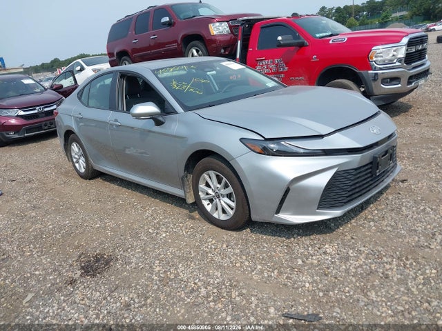 2026 Toyota Camry Le მანქანა იყიდება აუქციონზე, vin: 4T1DBADKXTU043606, აუქციონის ნომერი: 45850905