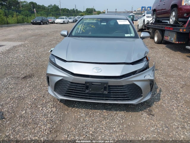 2026 Toyota Camry Le მანქანა იყიდება აუქციონზე, vin: 4T1DBADKXTU043606, აუქციონის ნომერი: 45850905