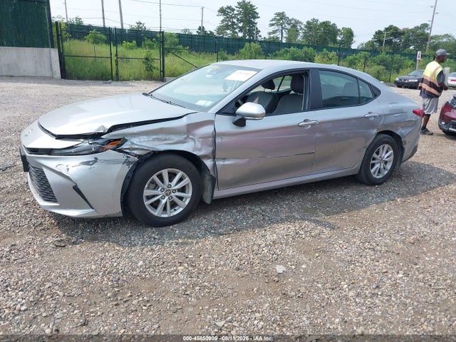 2026 Toyota Camry Le მანქანა იყიდება აუქციონზე, vin: 4T1DBADKXTU043606, აუქციონის ნომერი: 45850905