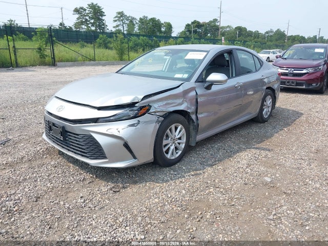 2026 Toyota Camry Le მანქანა იყიდება აუქციონზე, vin: 4T1DBADKXTU043606, აუქციონის ნომერი: 45850905