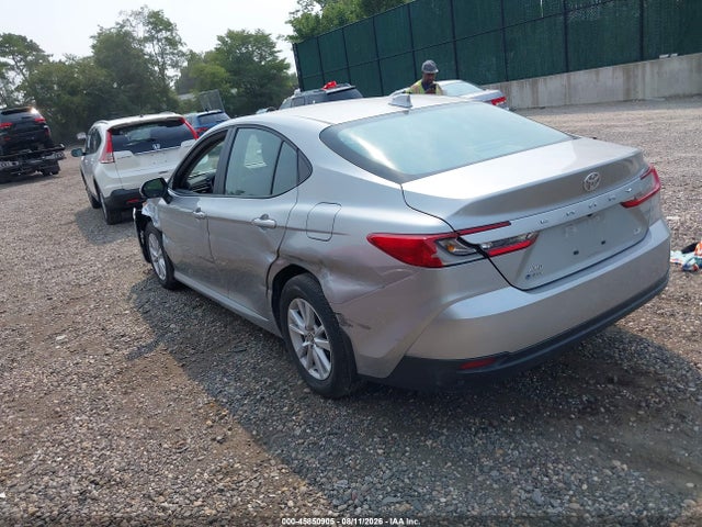 2026 Toyota Camry Le მანქანა იყიდება აუქციონზე, vin: 4T1DBADKXTU043606, აუქციონის ნომერი: 45850905