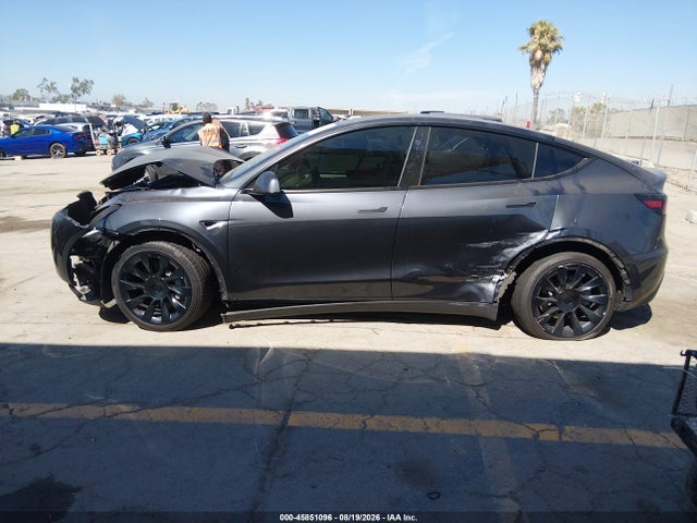 Продажа на аукционе авто 2024 Tesla Model Y Long Range Dual Motor All-wheel Drive, vin: 7SAYGDEE8RA237067, номер лота: 45851096