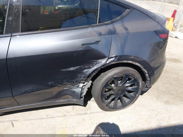 Продажа на аукционе авто 2024 Tesla Model Y Long Range Dual Motor All-wheel Drive, vin: 7SAYGDEE8RA237067, номер лота: 45851096