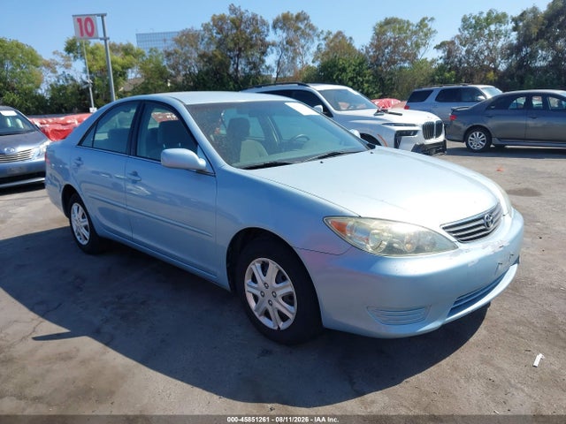 2005 Toyota Camry Le მანქანა იყიდება აუქციონზე, vin: 4T1BE32K45U977745, აუქციონის ნომერი: 45851261