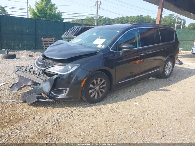 45851610 :رقم المزاد ، 2C4RC1BG8HR571381 vin ، 2017 Chrysler Pacifica Touring-l مزاد بيع