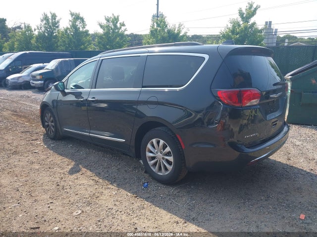 45851610 :رقم المزاد ، 2C4RC1BG8HR571381 vin ، 2017 Chrysler Pacifica Touring-l مزاد بيع