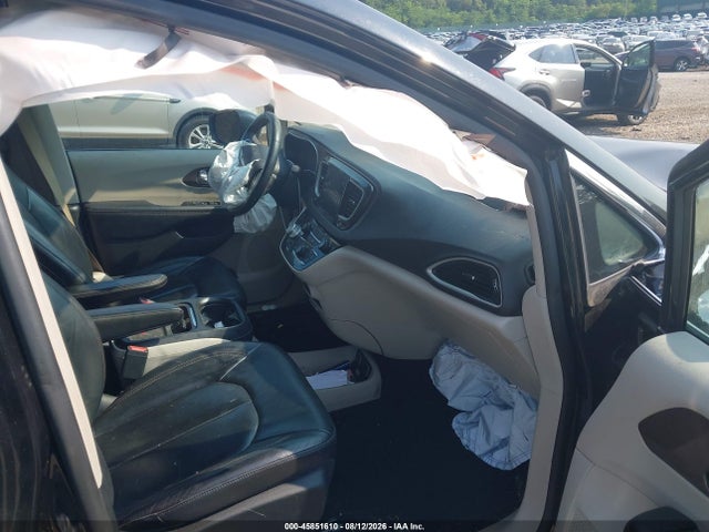 45851610 :رقم المزاد ، 2C4RC1BG8HR571381 vin ، 2017 Chrysler Pacifica Touring-l مزاد بيع