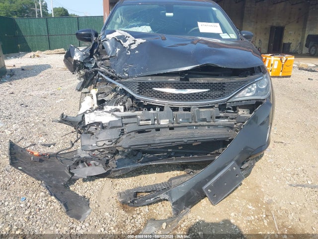 45851610 :رقم المزاد ، 2C4RC1BG8HR571381 vin ، 2017 Chrysler Pacifica Touring-l مزاد بيع