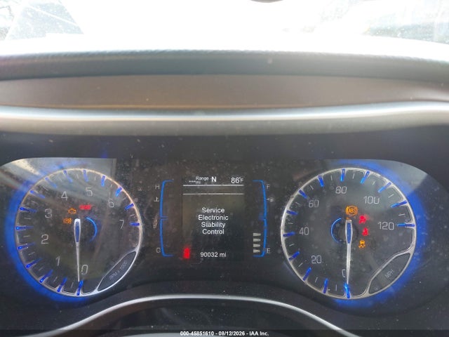 45851610 :رقم المزاد ، 2C4RC1BG8HR571381 vin ، 2017 Chrysler Pacifica Touring-l مزاد بيع