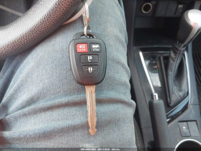 2T1BURHE2JC109102 Toyota COROLLA LE
