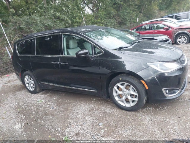 Продаж на аукціоні авто 2017 Chrysler Pacifica Touring-l, vin: 2C4RC1BG8HR607991, номер лоту: 45852186