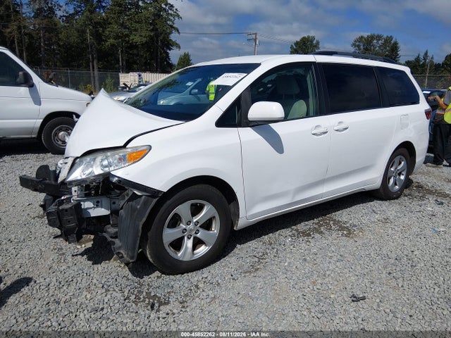 Toyota Sienna Le 8 Passenger 2015 5TDKK3DC3FS610490 Image 2