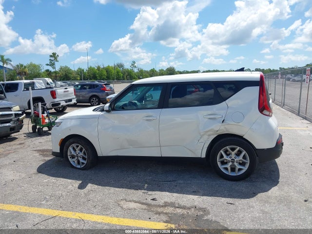 2022 Kia Soul Lx მანქანა იყიდება აუქციონზე, vin: KNDJ23AU0N7833863, აუქციონის ნომერი: 45852564