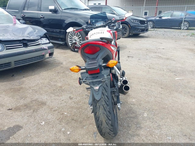 45852641 :رقم المزاد ، MLHPC4568F5200806 vin ، 2015 Honda Cb500 F مزاد بيع