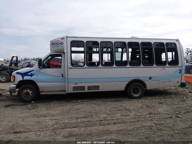 45853227 :رقم المزاد ، 1FDXE45S61HA87273 vin ، 2001 Ford E-450 Cutaway Standard مزاد بيع