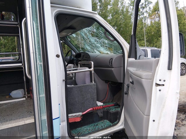 45853227 :رقم المزاد ، 1FDXE45S61HA87273 vin ، 2001 Ford E-450 Cutaway Standard مزاد بيع