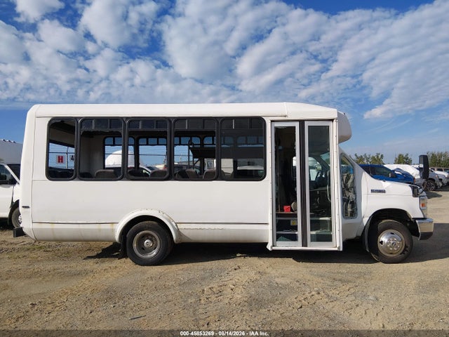 Ford E-450 Cutaway 2015 1FDFE4FS9FDA02919 Image 13