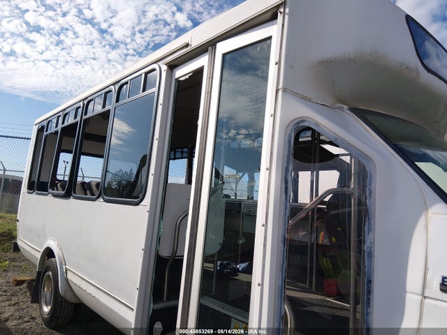 Ford E-450 Cutaway 2015 1FDFE4FS9FDA02919 Image 11